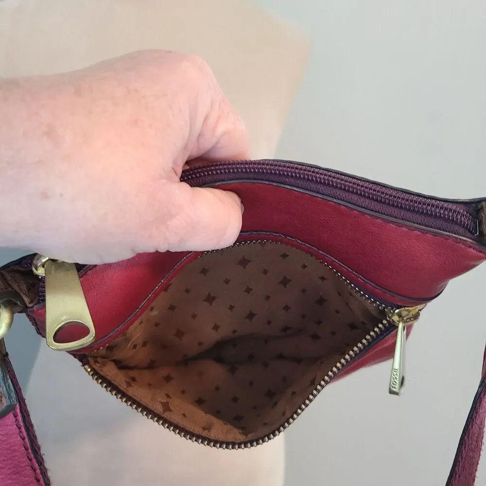Red Fossil Mini Explorer Crossbody Messenger Purse Leather Bag Travel Normcore - Picture 7 of 9